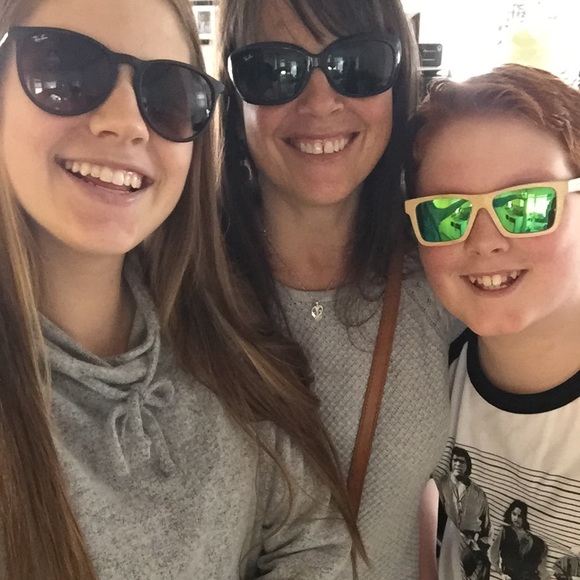 Meet your Posher, Wendy - Picture 3 of 3